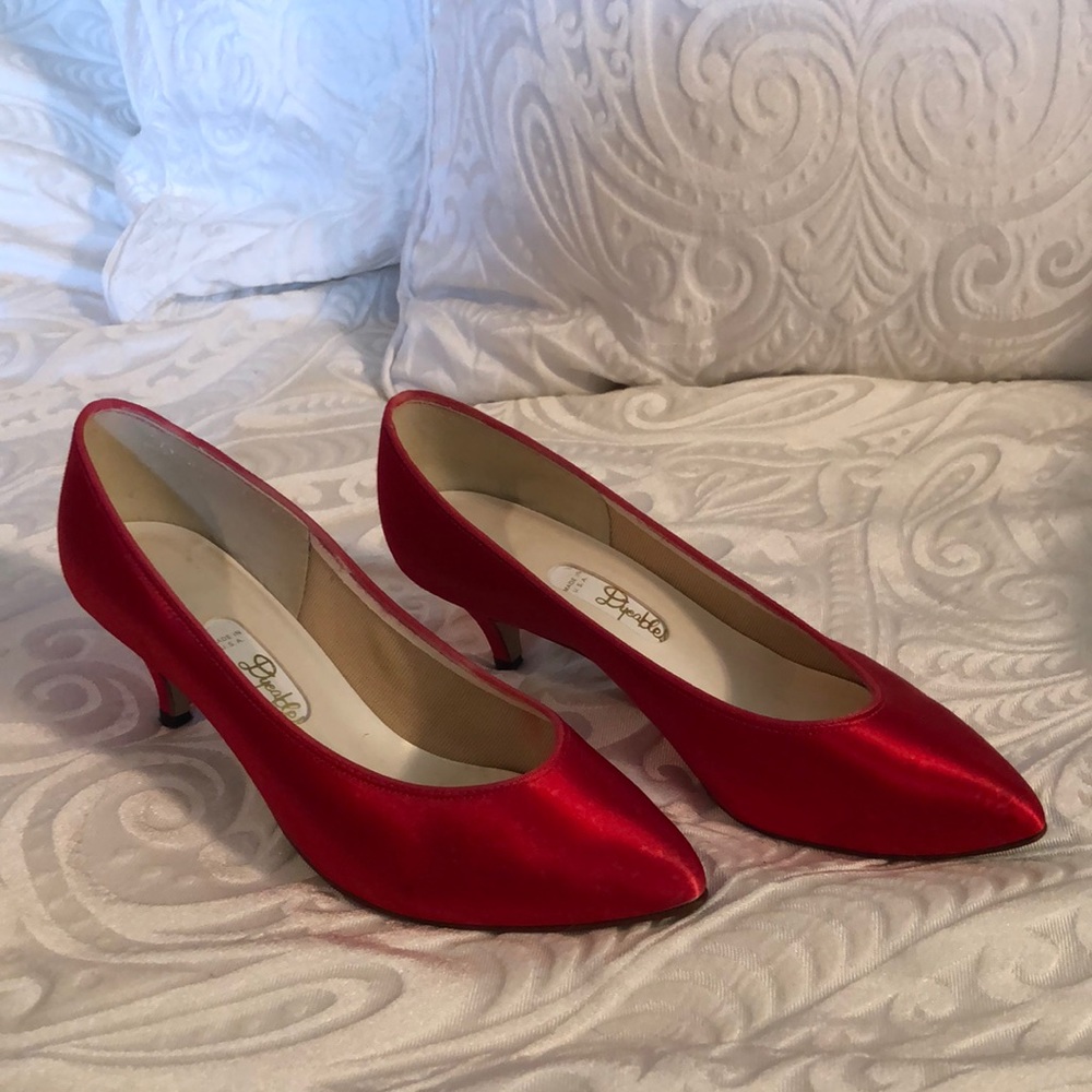 Red short heel shoes